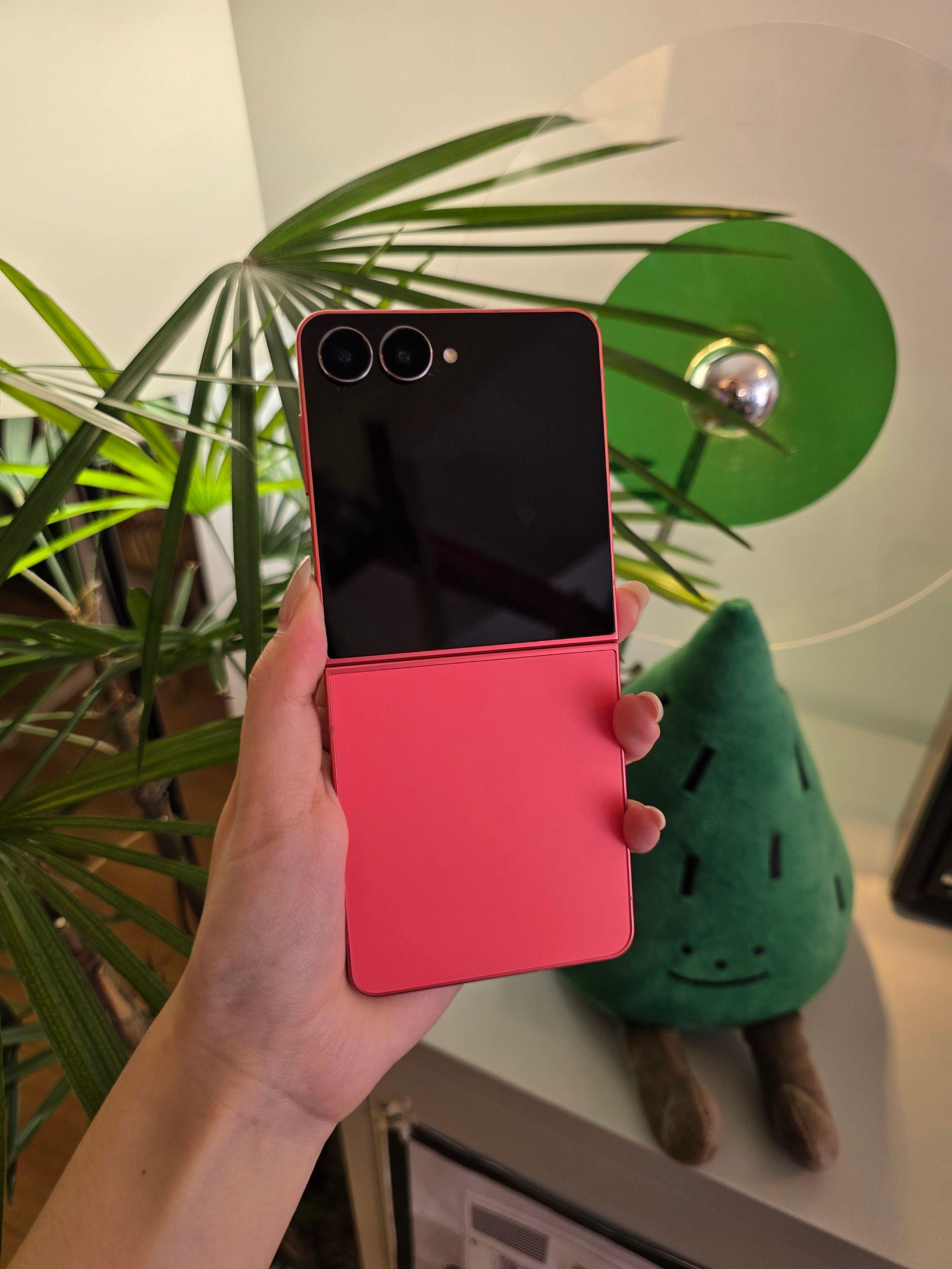 快看我的三星 Z Flip7变身小帐篷！悬停模式拍照也太好用了！随手一...