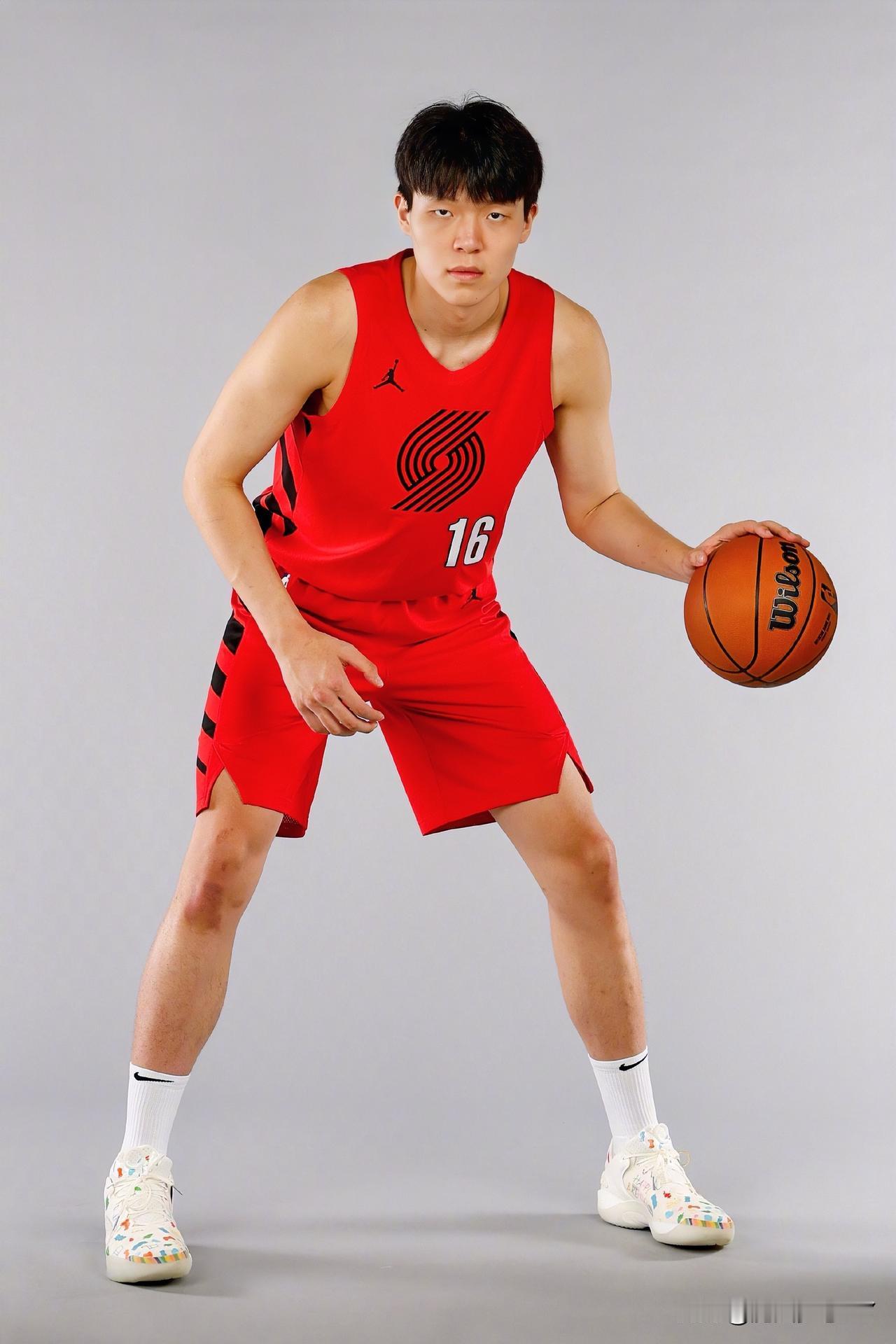 开拓者输了，
我不意外，
我意外的是斯普里特居然对
杨瀚森给出了积极的评价！
