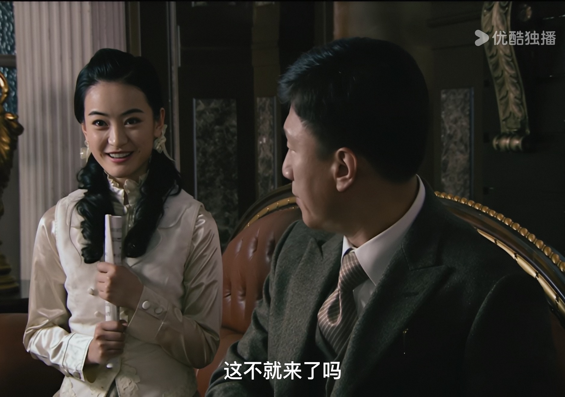 晚秋怎么这么容易就喜欢上余则成了啊，就因为余则成听出了她的琴声有忧伤啊 