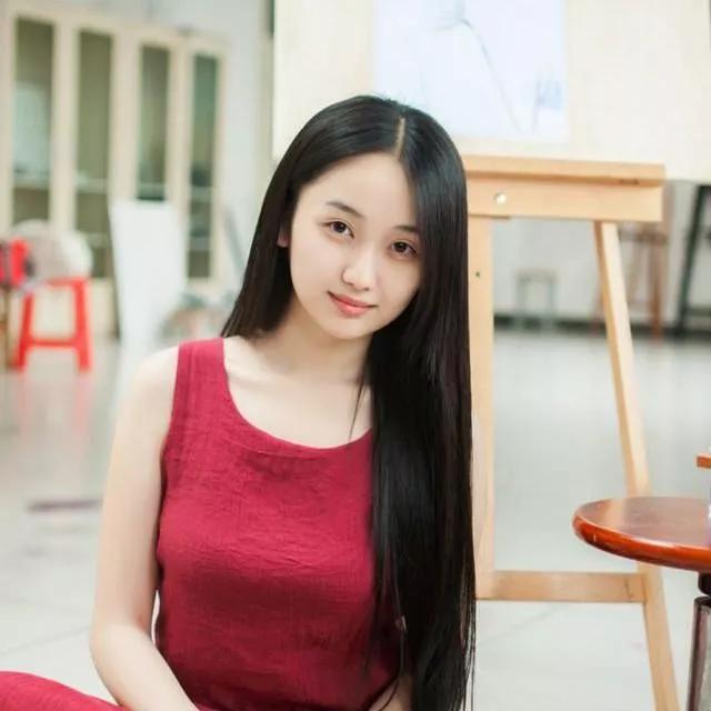 文艺范少女，静坐艺术画室，等待灵感迸发！茶间美少女 淡雅打坐写真 少女茶室 艺术