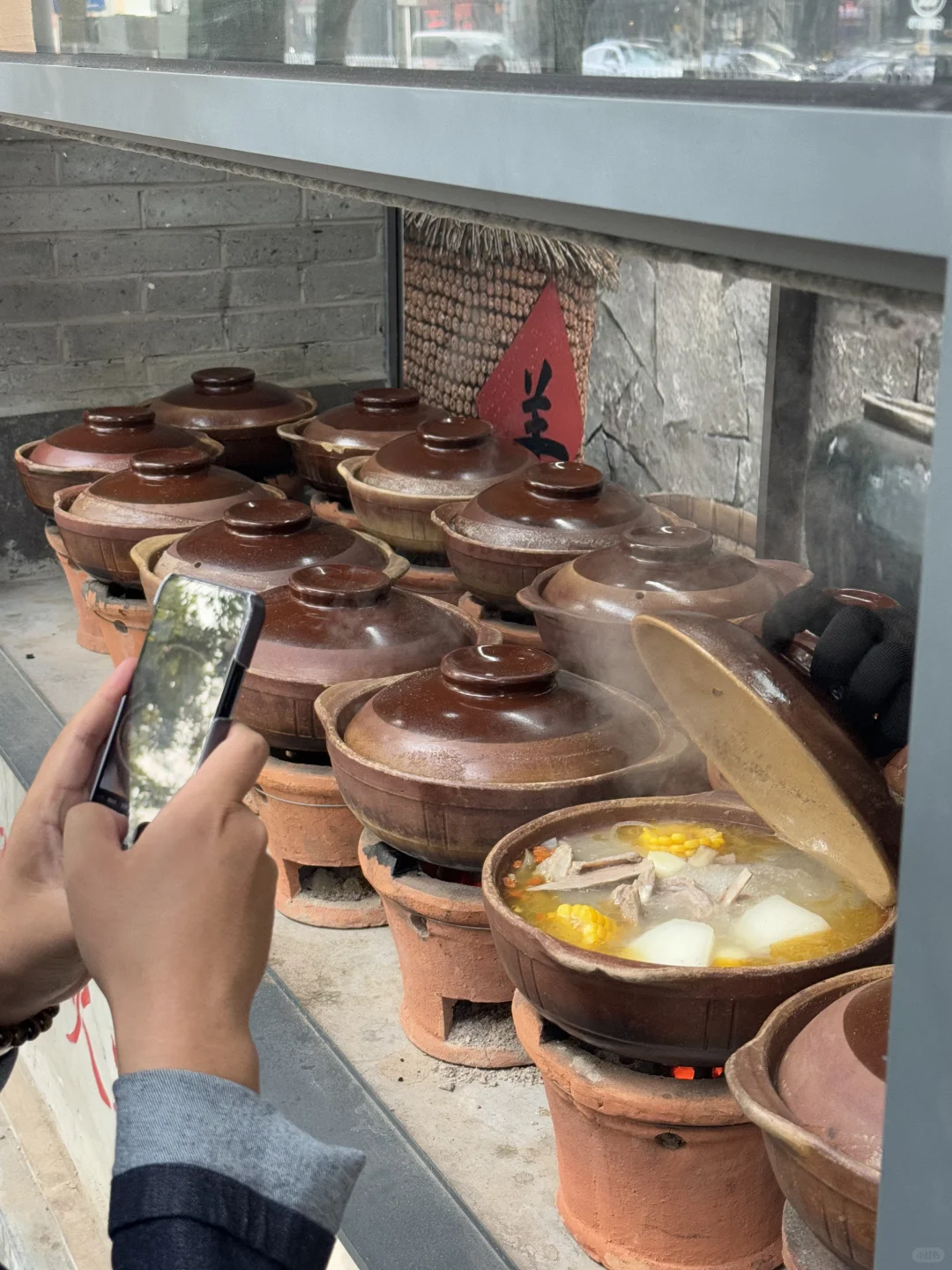 北京秋天🍂来簋街吃泥炉羊肉养生汤锅…🍲！