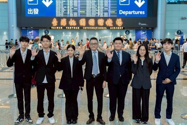 民众党青年团访沪：在分歧中寻找共识
七月十四日，台湾民众党青年团启程前往大陆上海