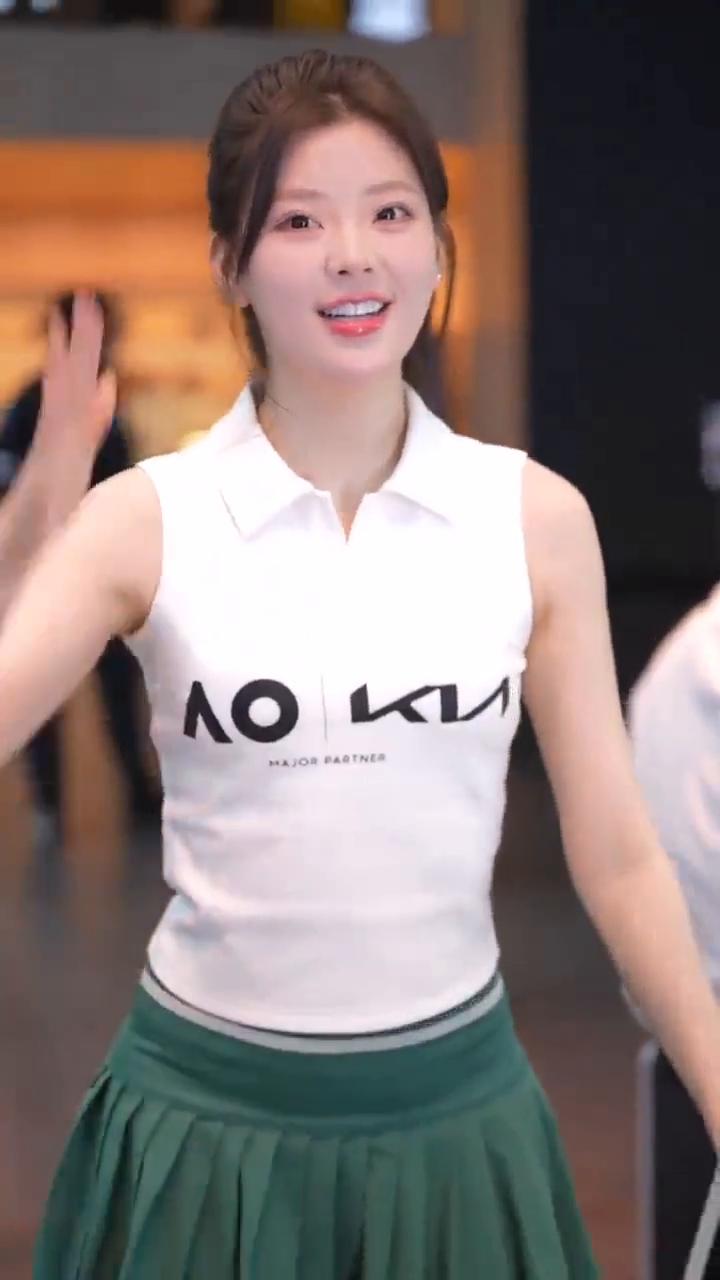 我也不是好色，我在看风景，它只是恰好走进了我的风景里。