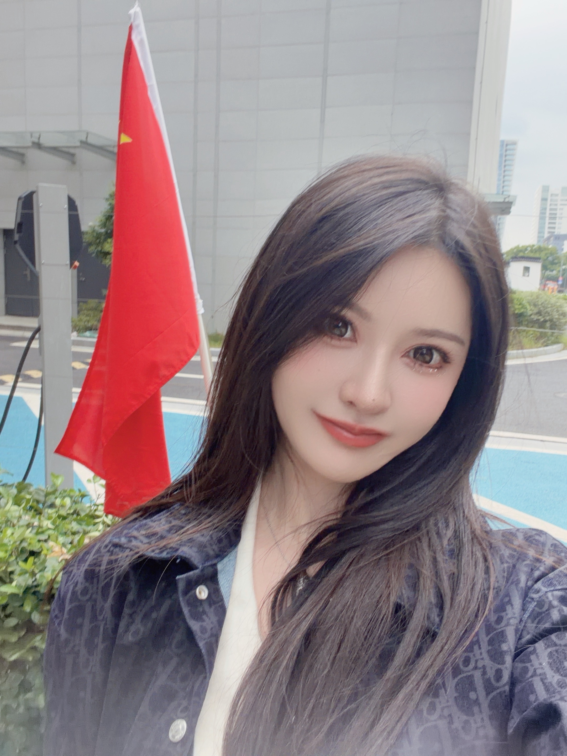 您的好友上传了6张照片 ​​​