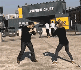 女人居然放大招，这是不是耍赖皮啊。