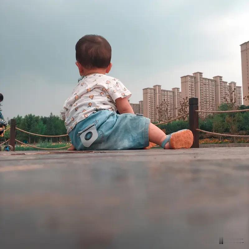 人类幼崽的搞笑瞬间前一秒大哭下一秒卖萌，人类幼崽变脸太快