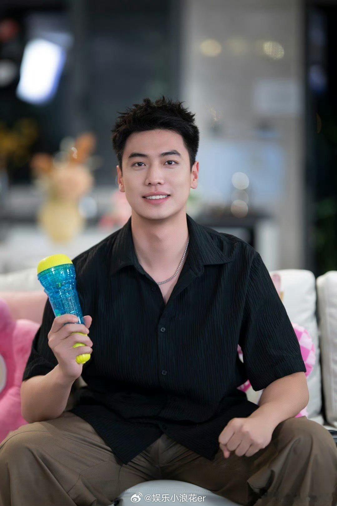 恋综为什么总在塌房业内人士谈恋综背调之难 当网友都在说为什么不做背调的时候，节目
