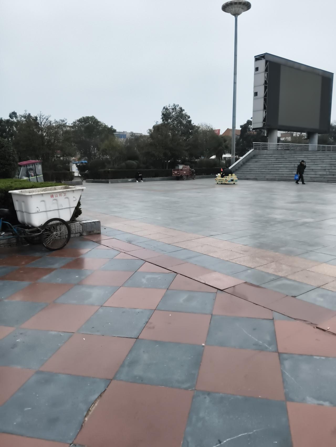 记录我的2026这几天的天气总是雾蒙蒙的，还经常下小雨，太冷了，温度一直在10度