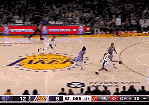 难以想象，总感觉莫兰特的脚是装了弹环的，一跳直接到篮板中间了。
他这身体天赋太逆