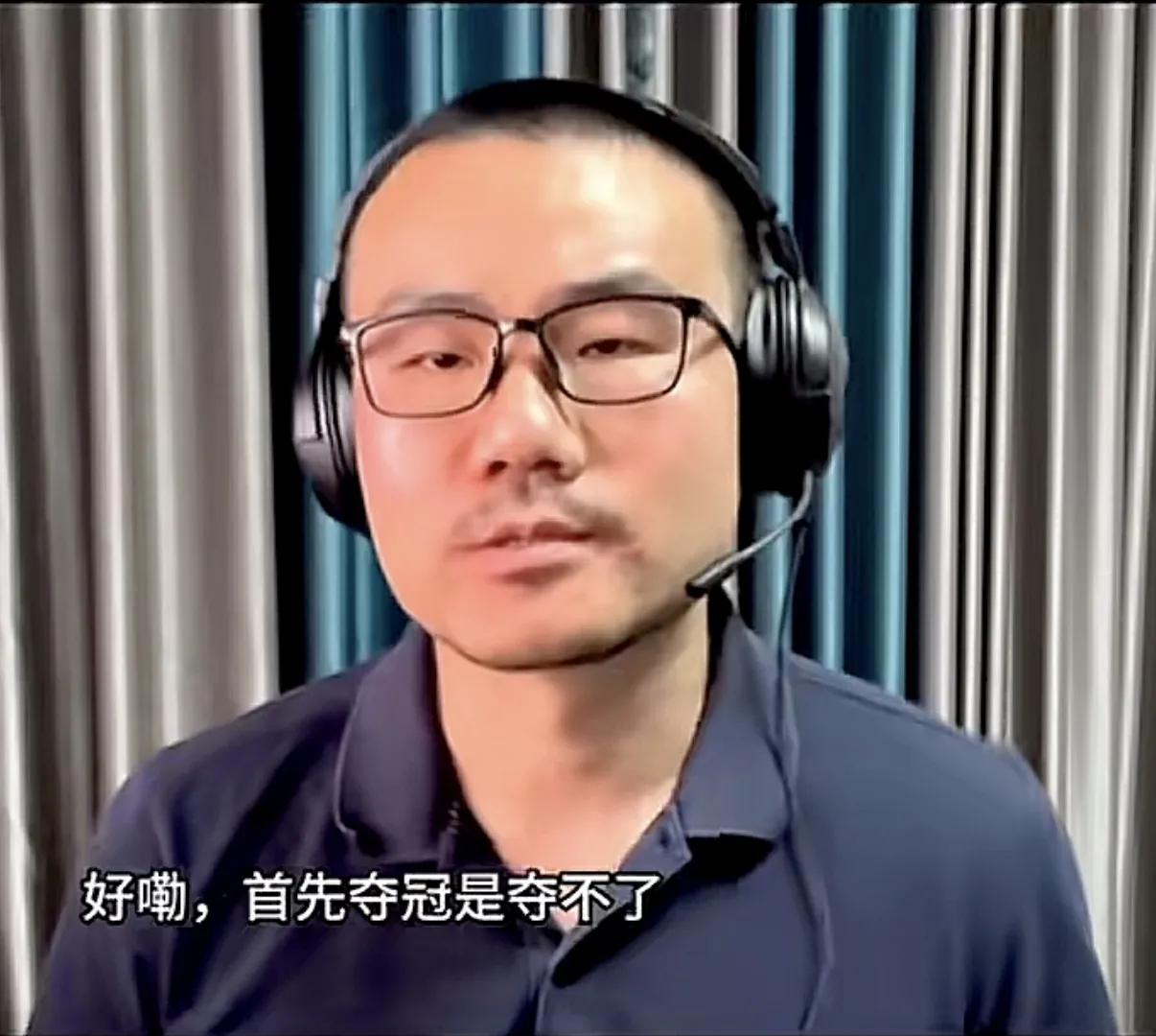 徐静雨真是拉低了解说的门槛！
我真不明白为什么有那么多球迷喜欢看徐静雨，难道仅仅