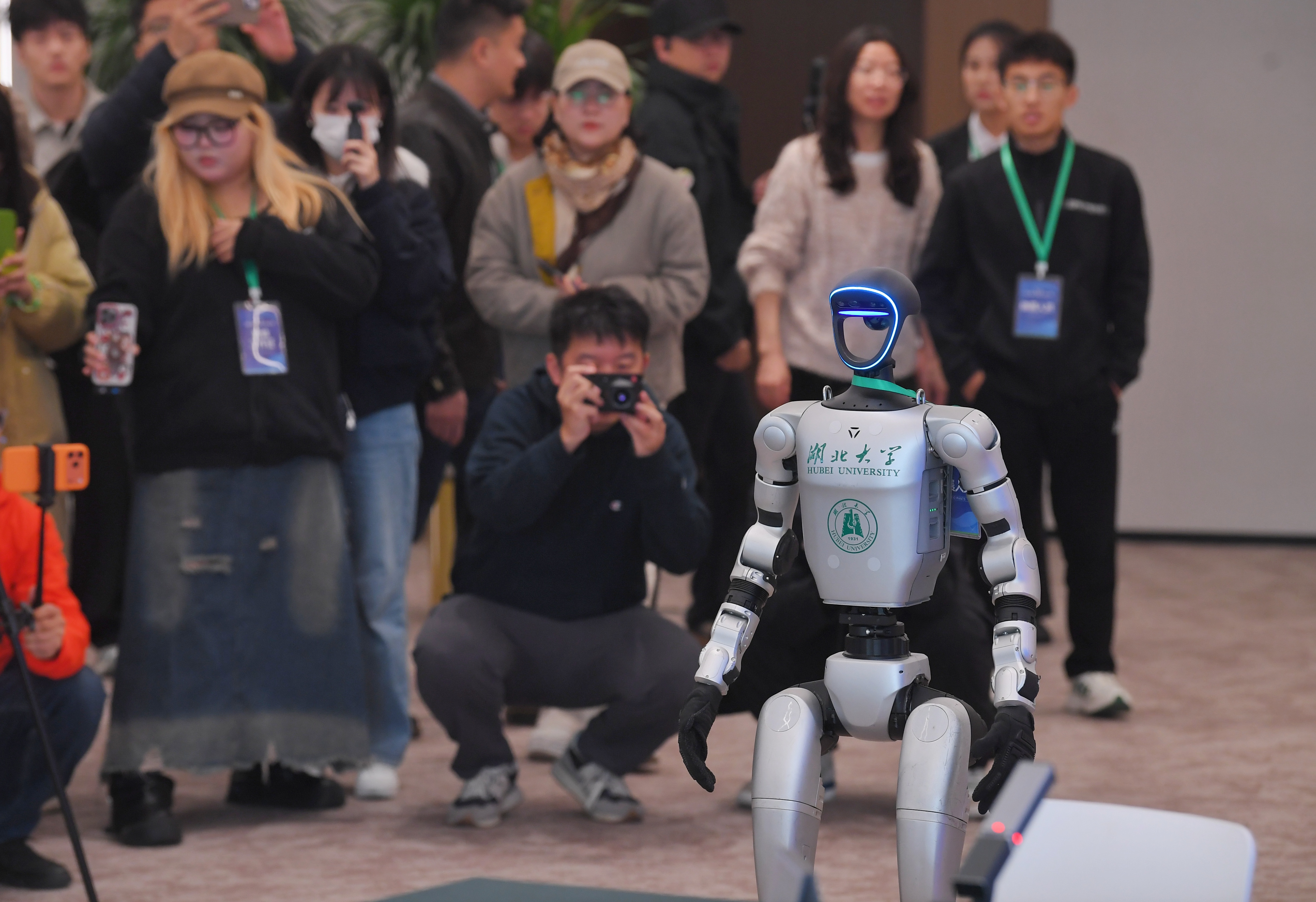 机器人辩手不再说车轱辘话，决赛中语言逻辑表现超预期