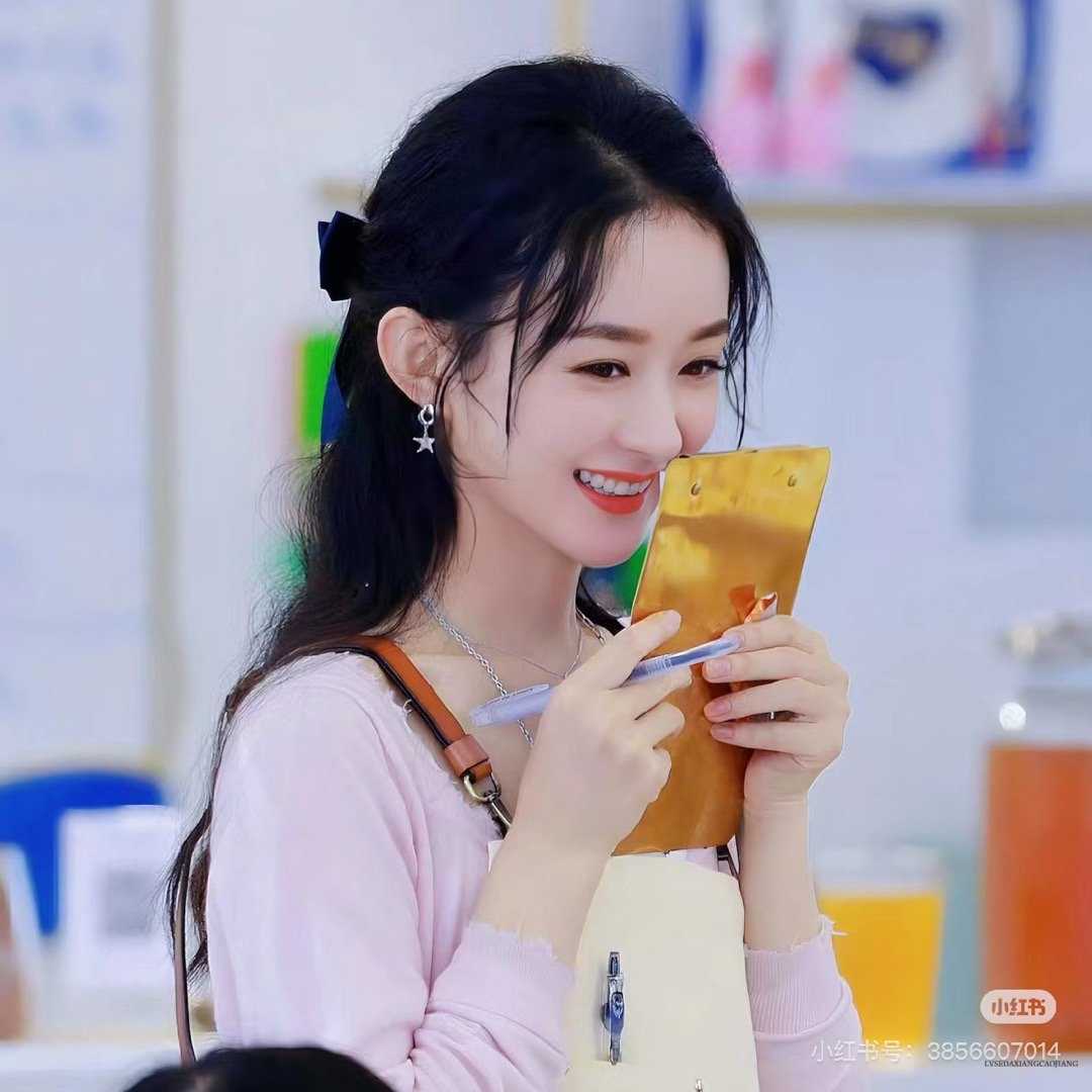 赵丽颖 十月进组老朋友导演，白玉兰编剧，自己组局制作下下部是之前说的大导电影，剧