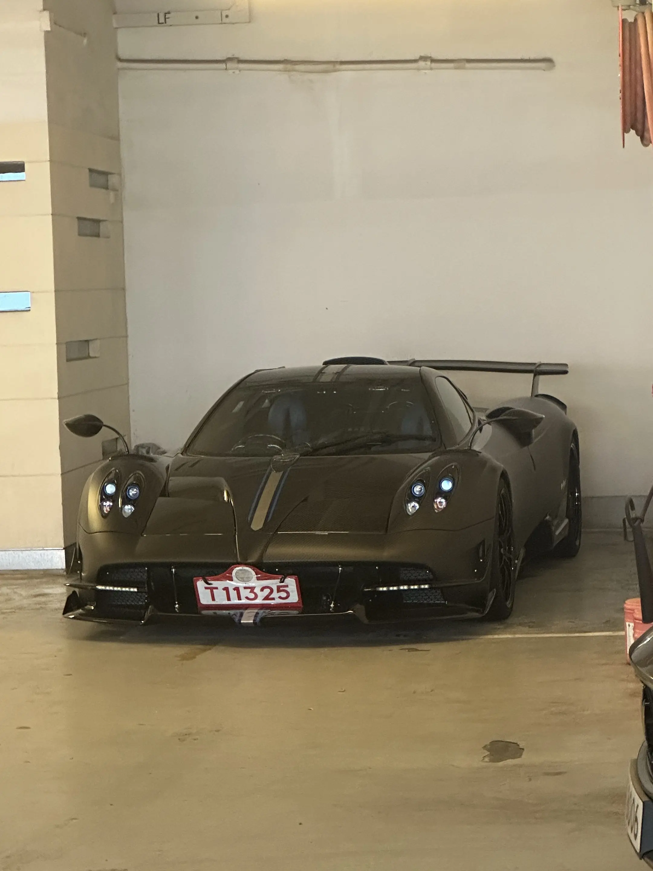帕加尼bc.全球限量40台的帕加尼huayra bc全车碳纤维神车