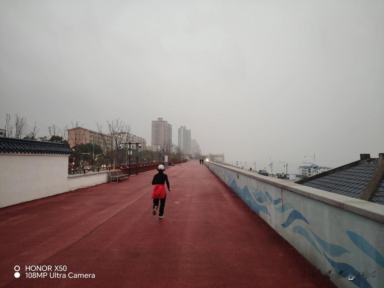 我的年度菱感记忆2026年1月5日长江岸边晨练“我的年度菱感记忆”