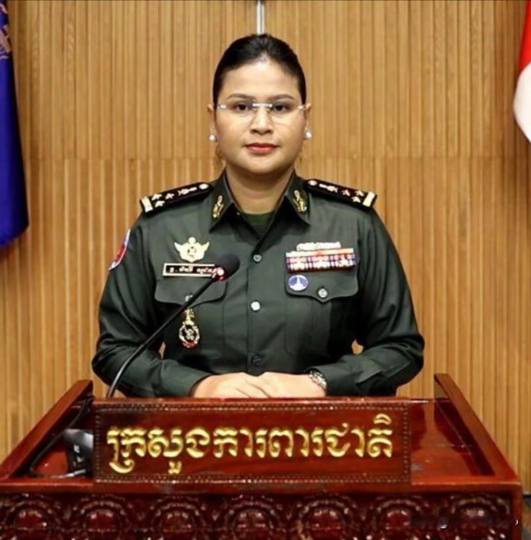 泰柬停火在即！柬首相夫人哽咽：别再流血了
 
12月27日，泰国和柬埔寨国防部长