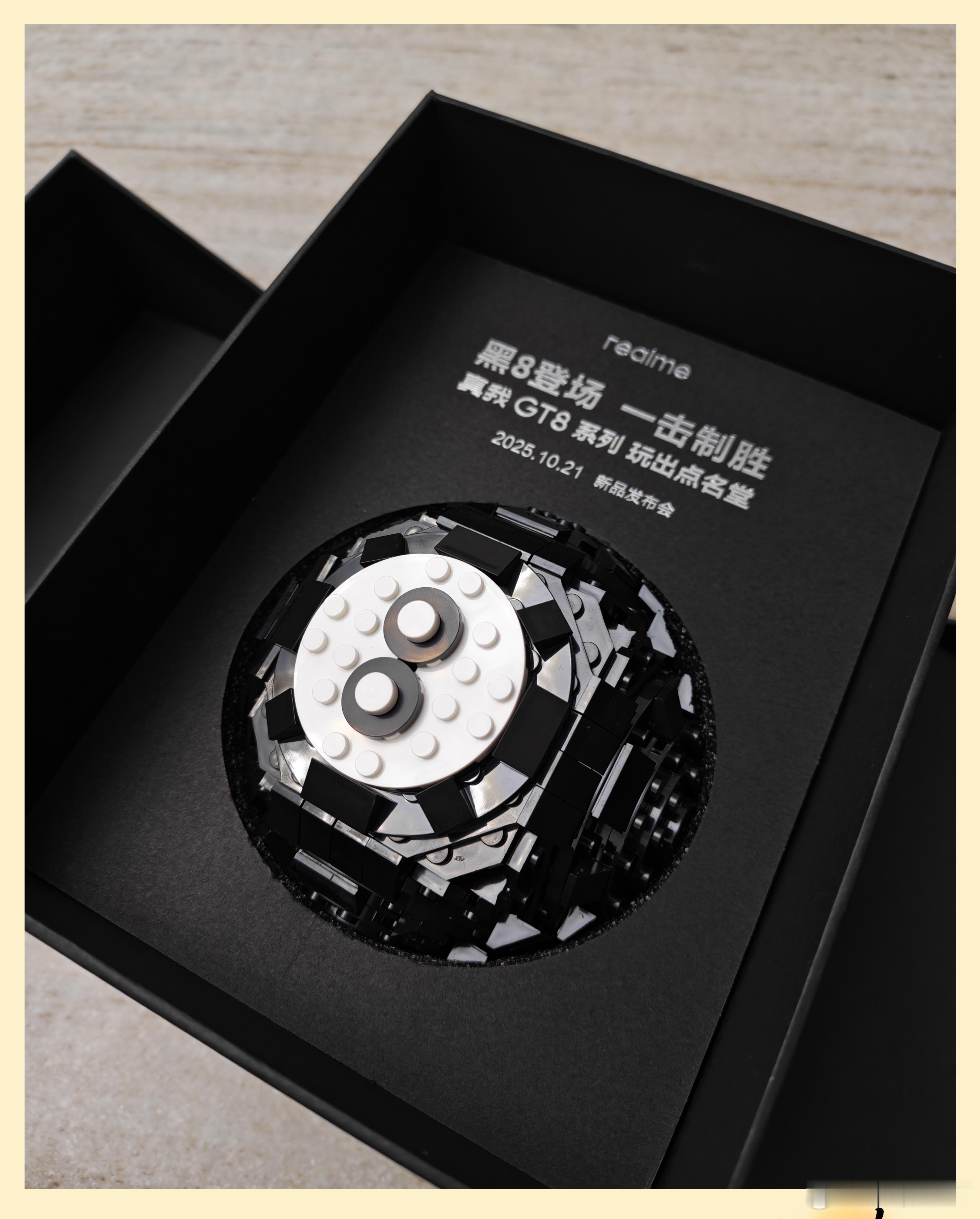 10月21号，真我GT8系列官宣发布，黑8登场，玩出点名堂！ ​​​