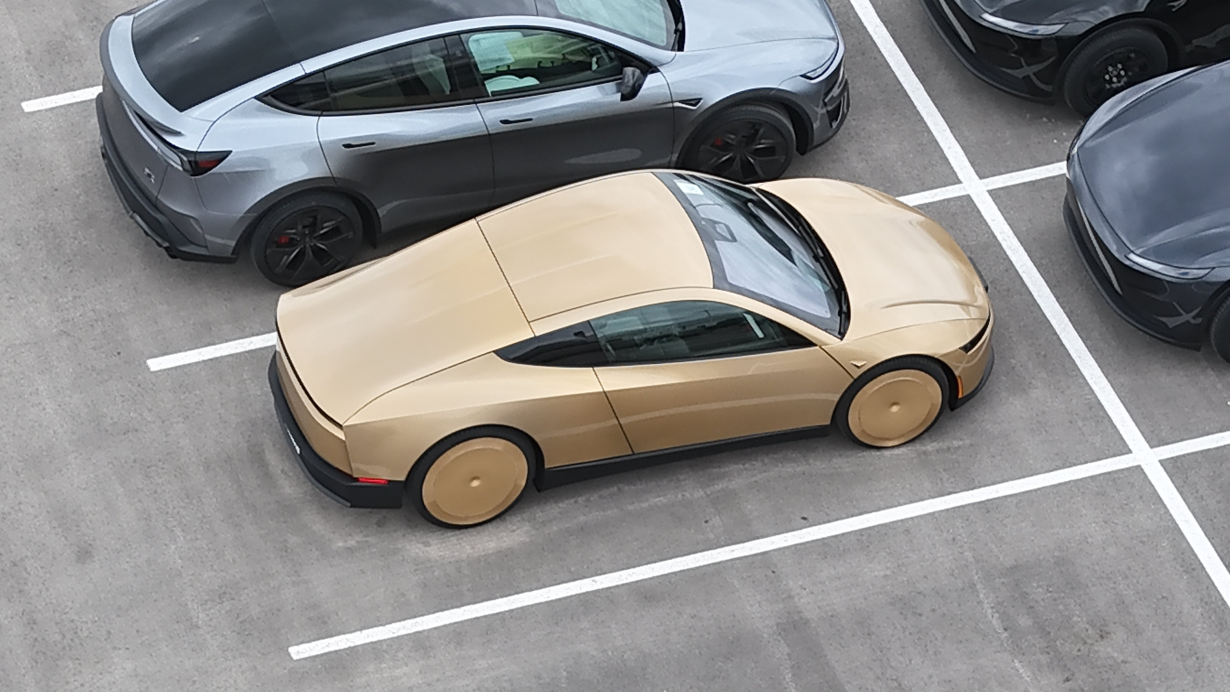 特斯拉 Cybercab 今天正式宣布在得州工厂投产 