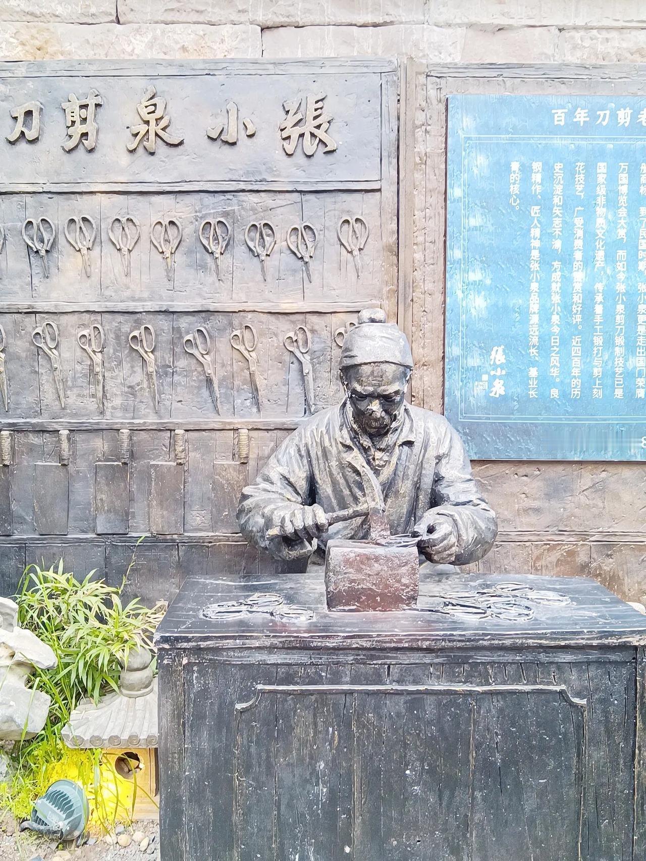 今天做了一道拓展二年级数学题：某夏令营小卖部规定每三个空汽水瓶可以换一瓶汽水，李