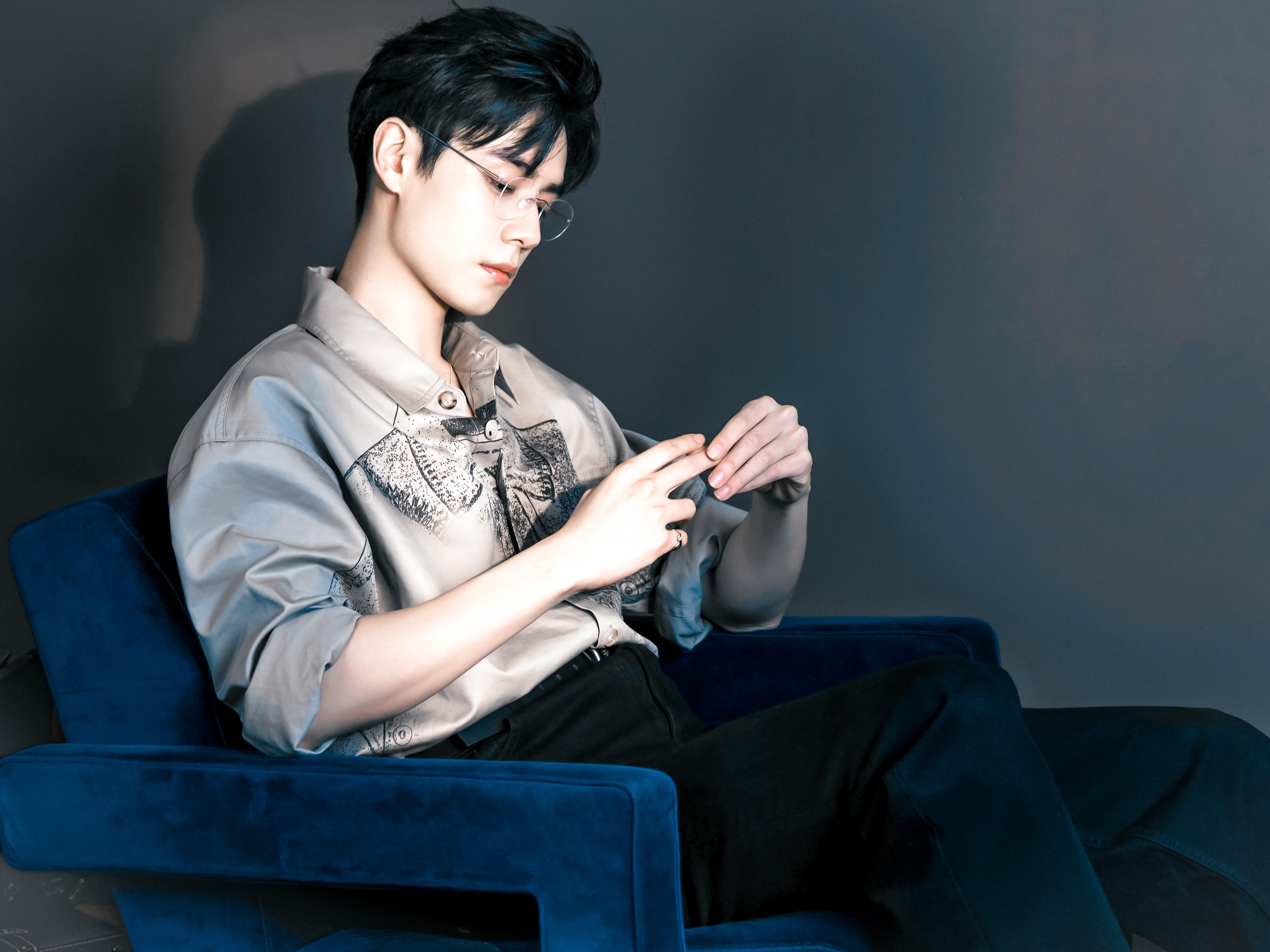 你是我生活素色画卷中的璀璨星光，照亮我前行的无尽长路。