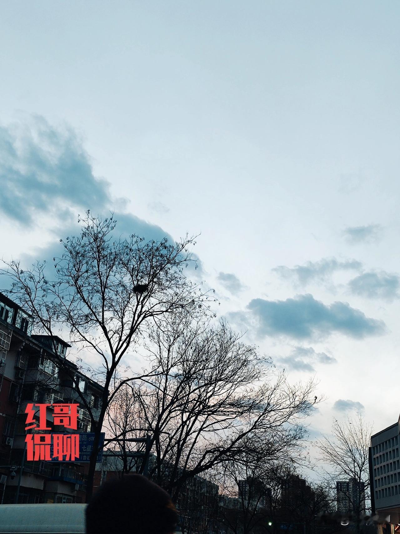 昨天丫头要去拍职业形象照，正好我事不多，就陪她到附近的商业综合体里一家据说有名的