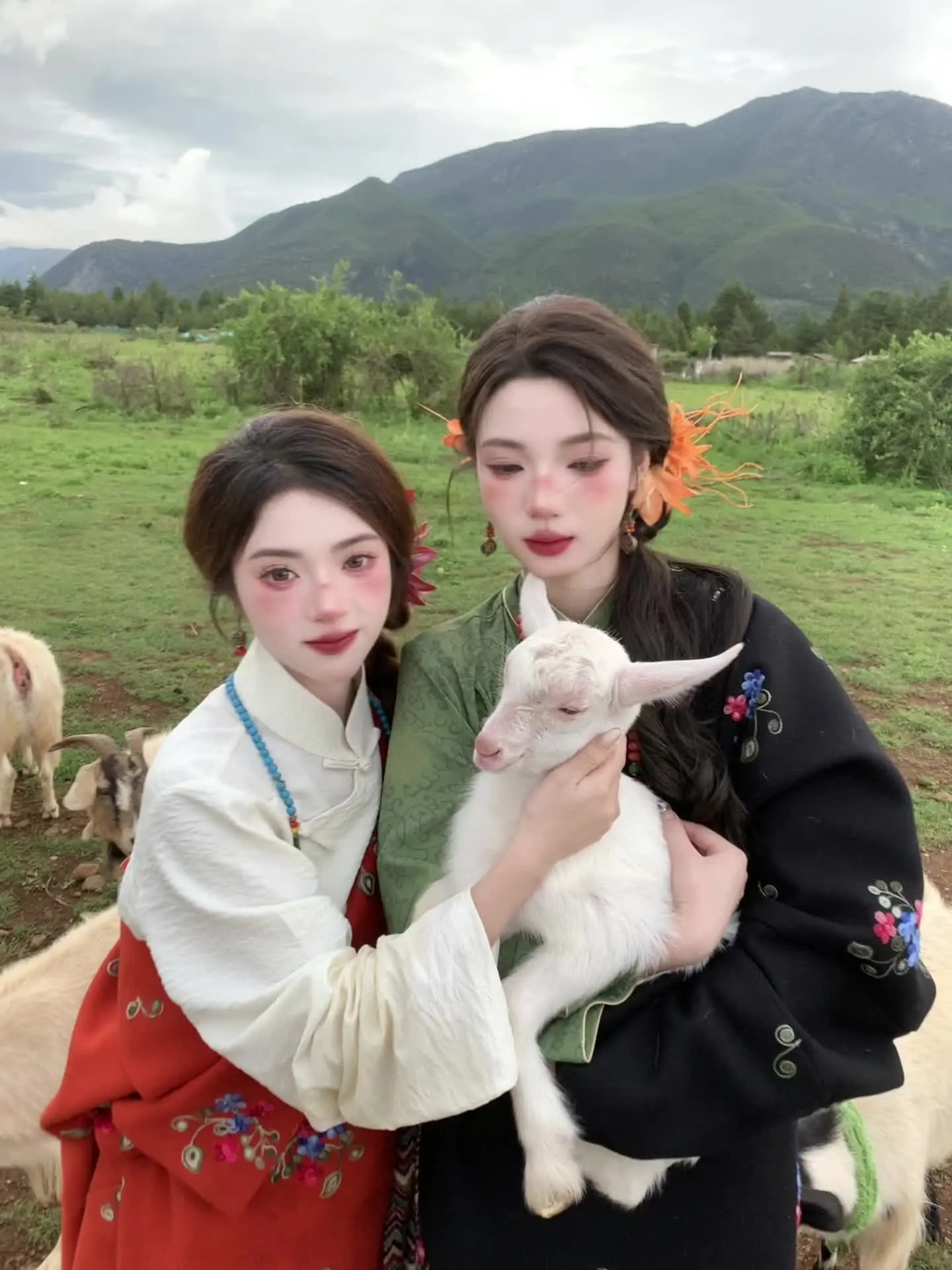 和闺蜜在丽江的藏服live图💭直出都绝美总要和闺蜜来丽江拍一次写真吧