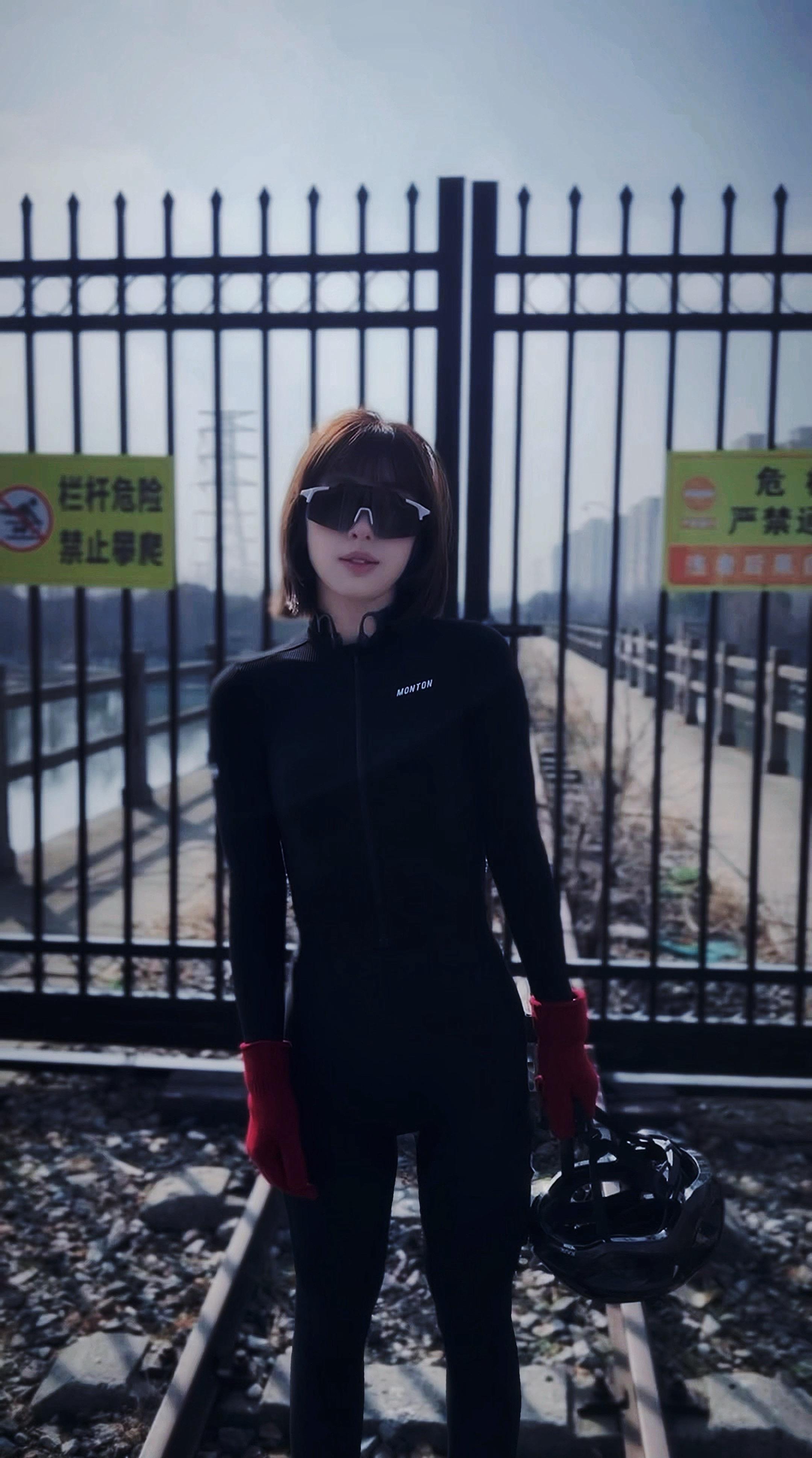 到底是谁走漏了风声？ 说我骑车的时候很帅