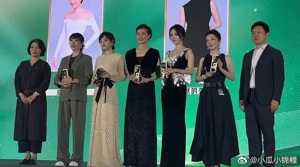 杨紫工作室来高人了高人？把杨紫变矮了这么多，请问高人在哪？ 
