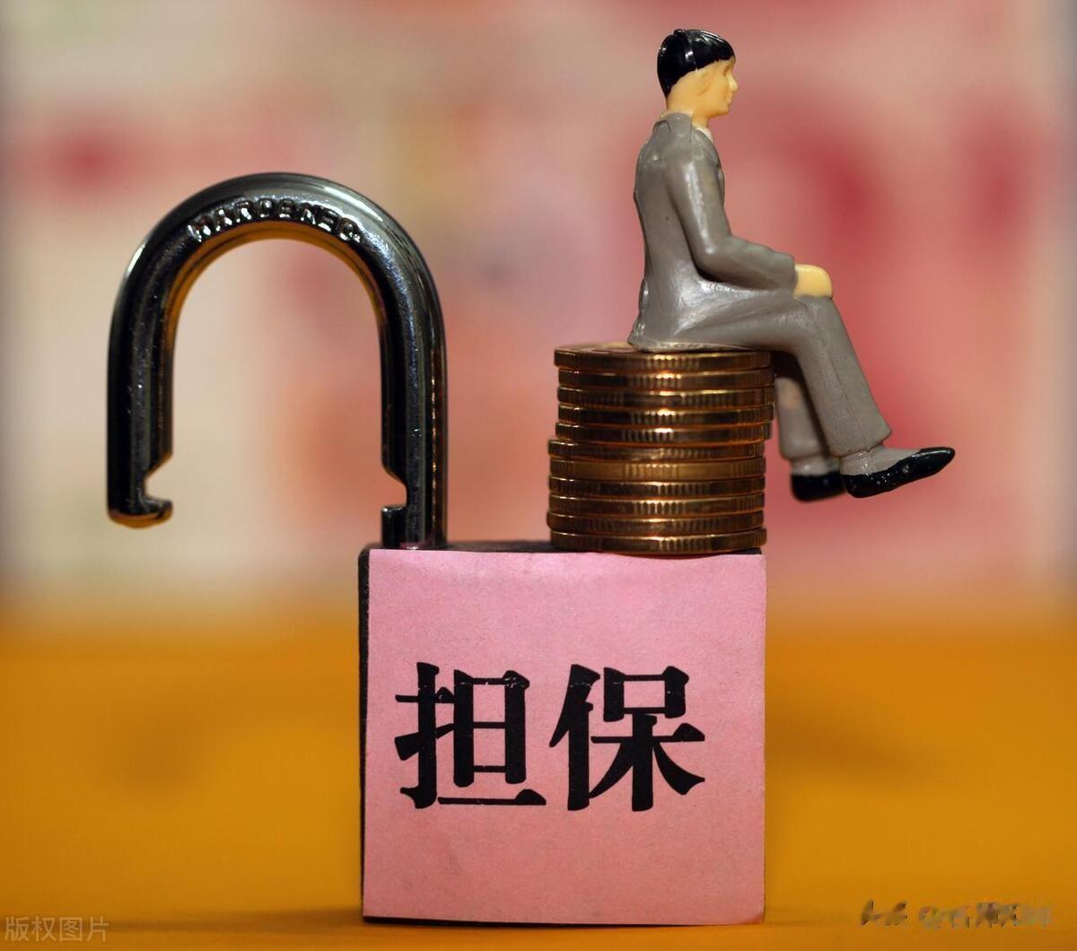 欠钱人跑路了，钱由担保人还？

于法于情，在欠债人玩失踪这种尴尬情况下，担保人都