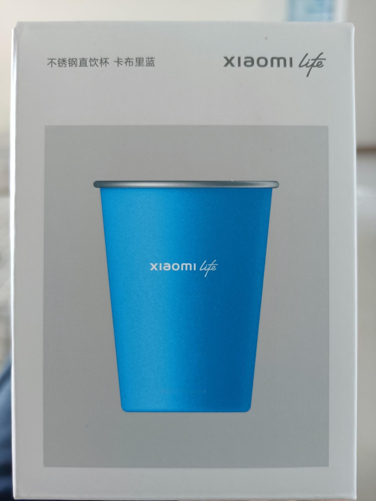 雷总还是用心了！
小米卡布里蓝直饮杯昨晚收到了，这个蓝色款很惊艳！[灵光一闪]