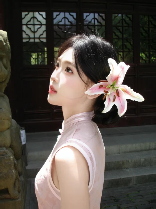 清秋的旗袍，百合的浪漫百合是花中隐士