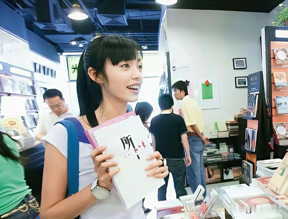 天呐！看到姚晨27年前的大学照！
