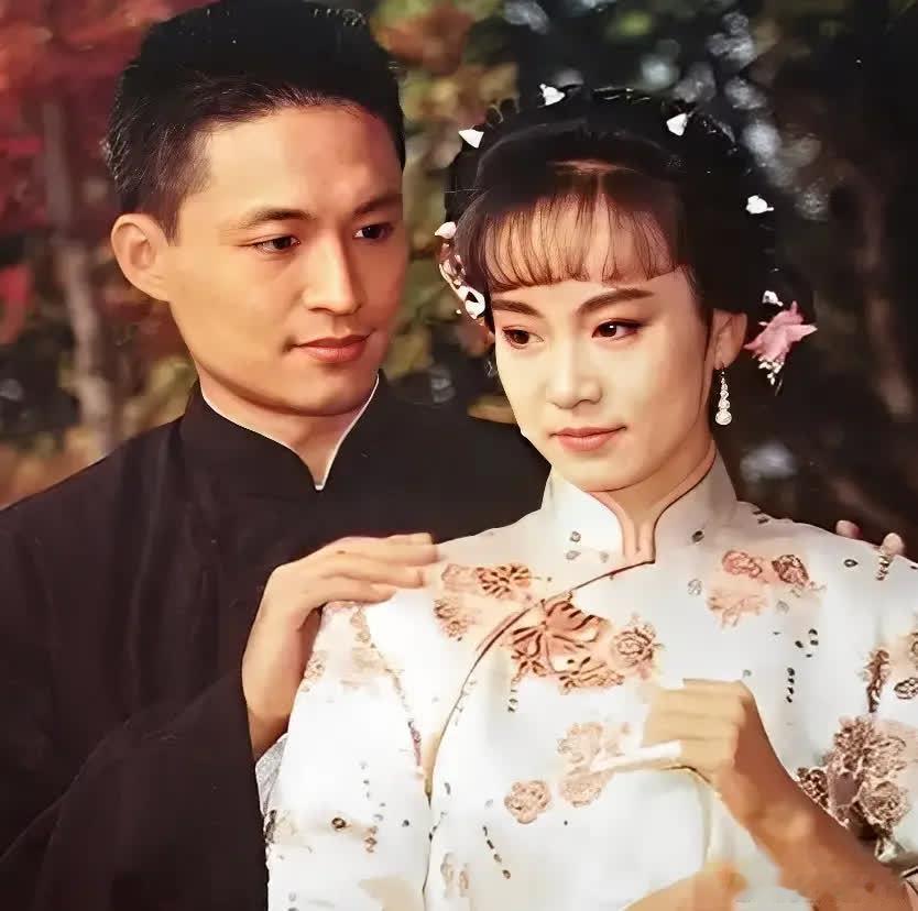 1997年，刘雪华怀了刘德凯的孩子，婚礼前夕，刘德凯却出柜了一个20岁的法国姑娘