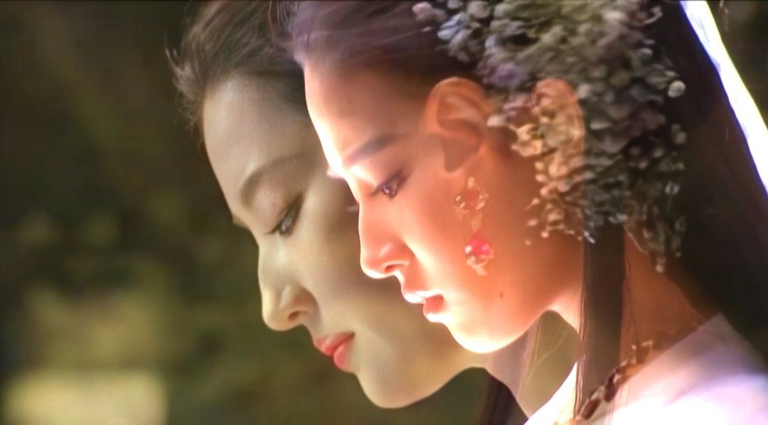 把刘亦菲这张叠了一下，你们古墓派真的有驻颜秘诀…好伟大的侧脸 ​​​