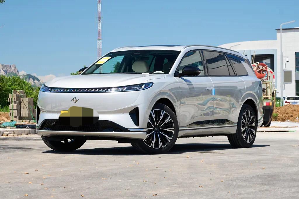 全家满意大SUV东风奕派008来袭，定位中大型SUV，有增程版和纯电版，全系6座