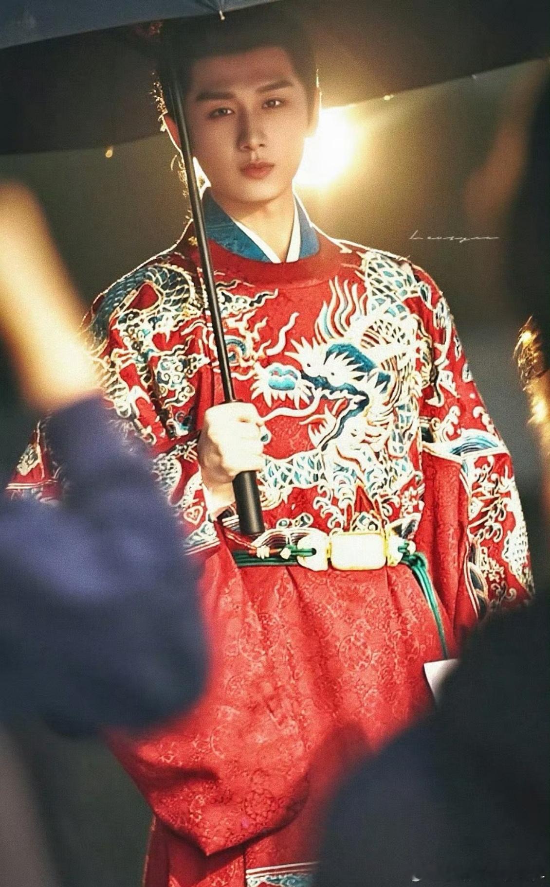 成毅和欢瑞合同到期可喜可贺！看个赴山海，满屏的黑热搜，欢瑞也不去处理一下，这样公