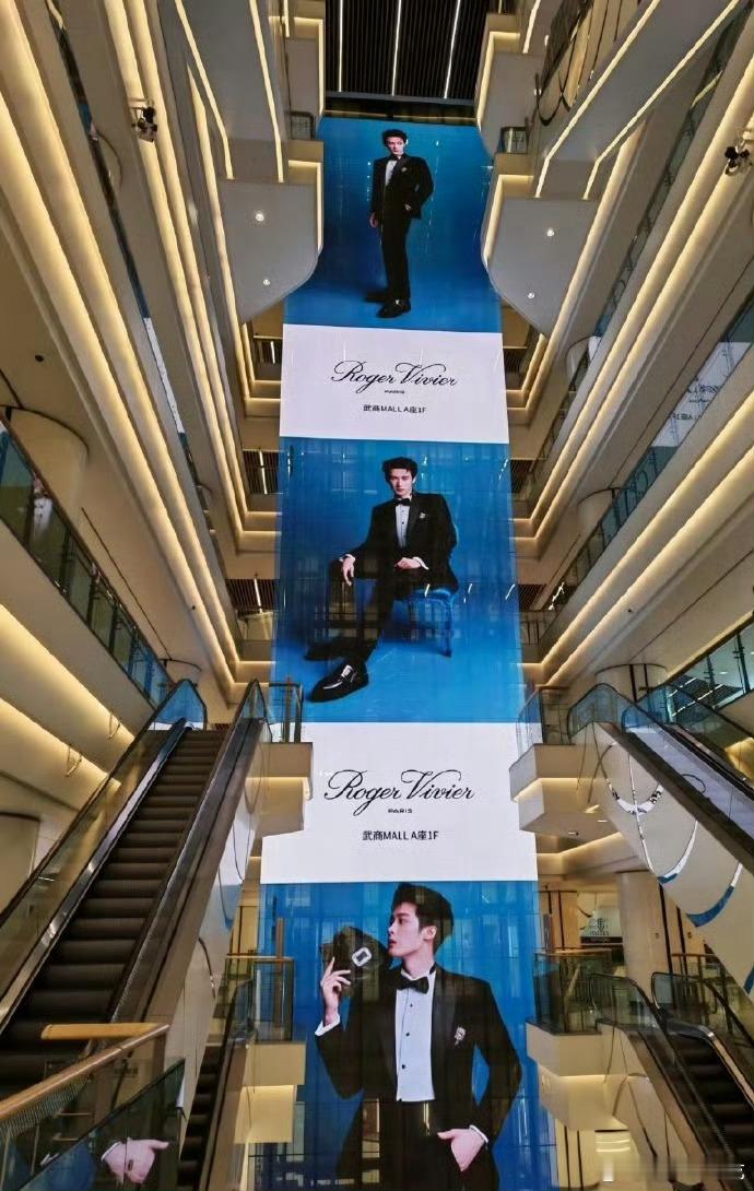 檀健次RV瀑布屏来啦！！官宣前品牌就恨不得告诉全世界他们请到了檀健次了[赢牛奶]