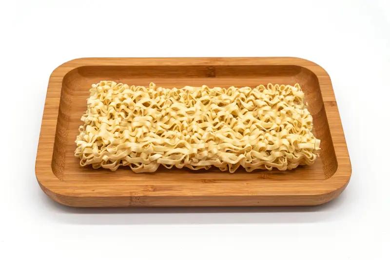 成都有个开锁师傅，在家无聊煮了碗板面，没想到引来十几万吃货网友关注。网友在评论区