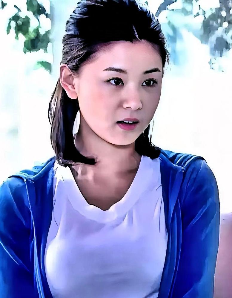 千万分红+豪车别墅，这对明星夫妻却天天骑单车。
王雷是大连船王独子，家里豪车别墅