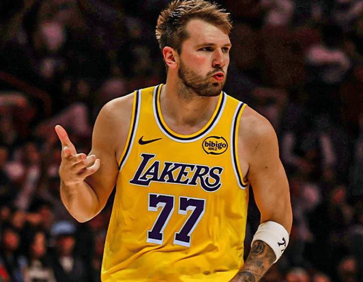 湖人记者：东契奇在一个小时前已经抵达洛杉矶湖人国度