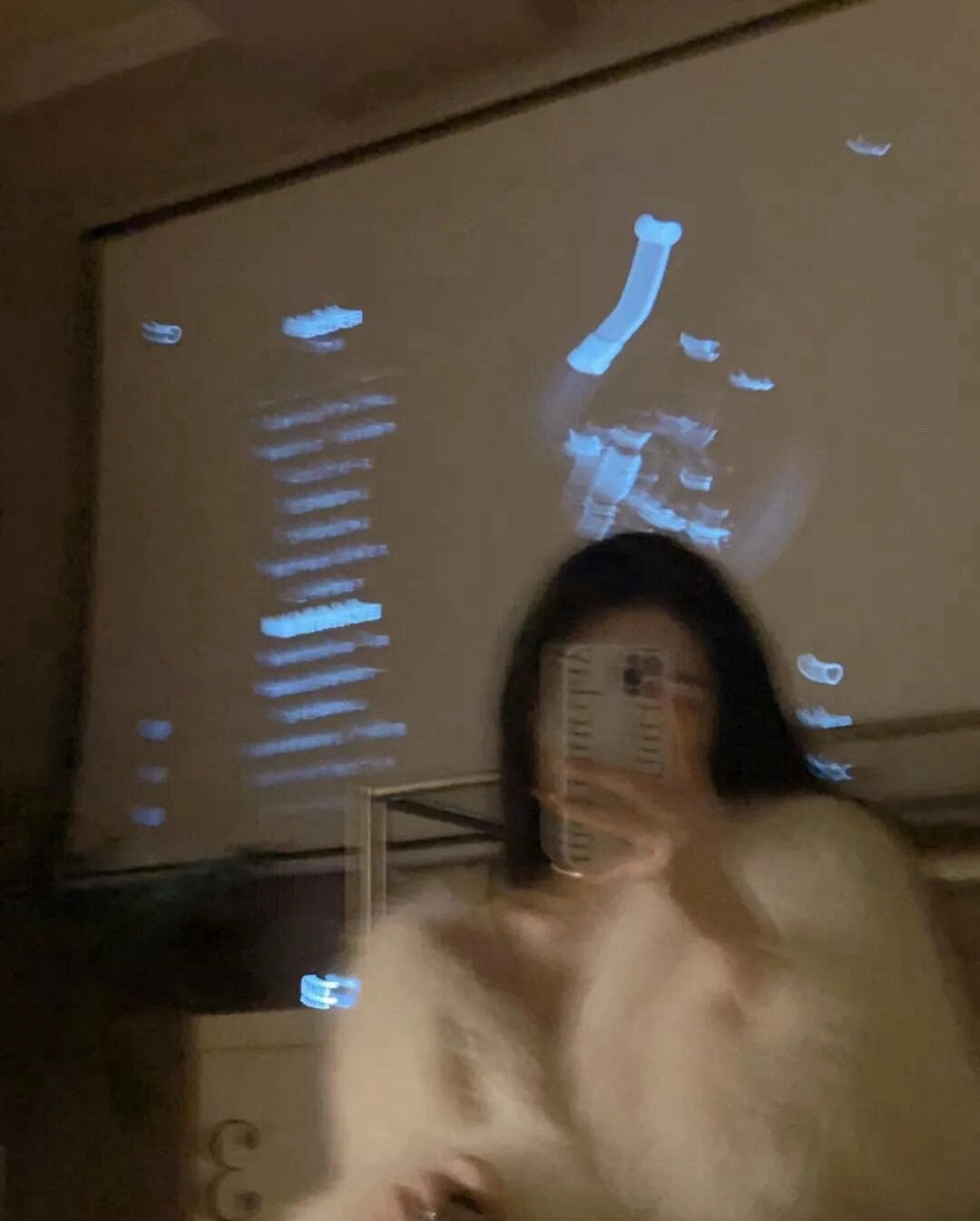 他做不到只爱一个人 但他又舍不得失去你这个倒贴货 于是他一边吊着你 一边和其他女