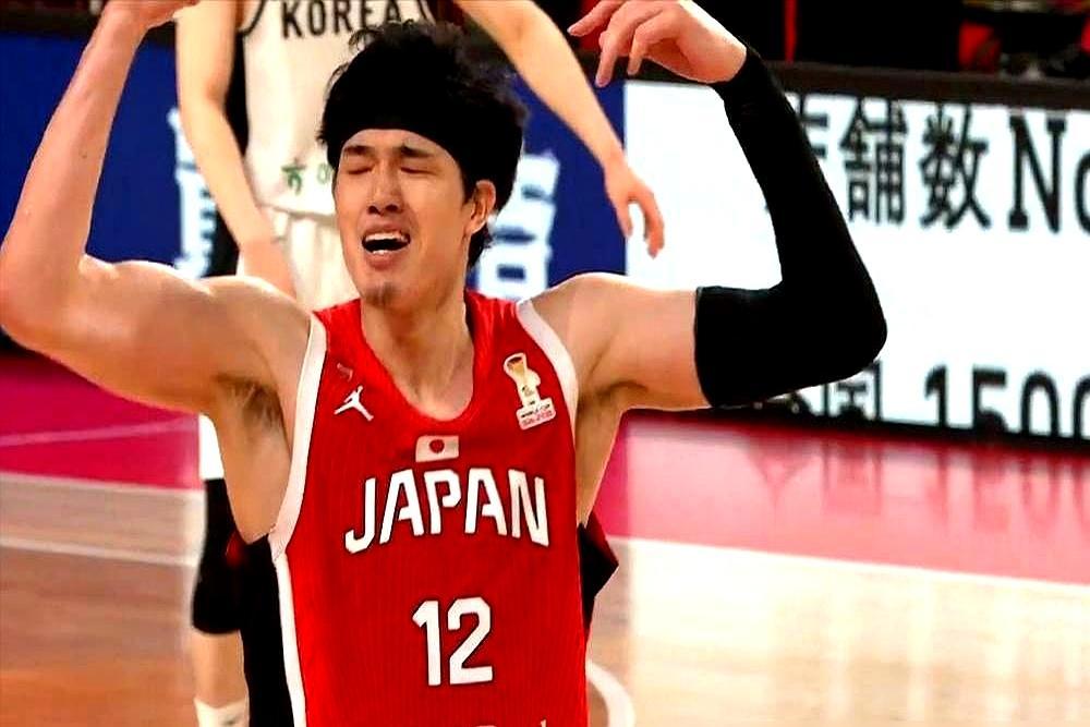 区分雇佣兵与自己人的，从来不是血统。
 
2017年，2米08的美国人霍金森刚来