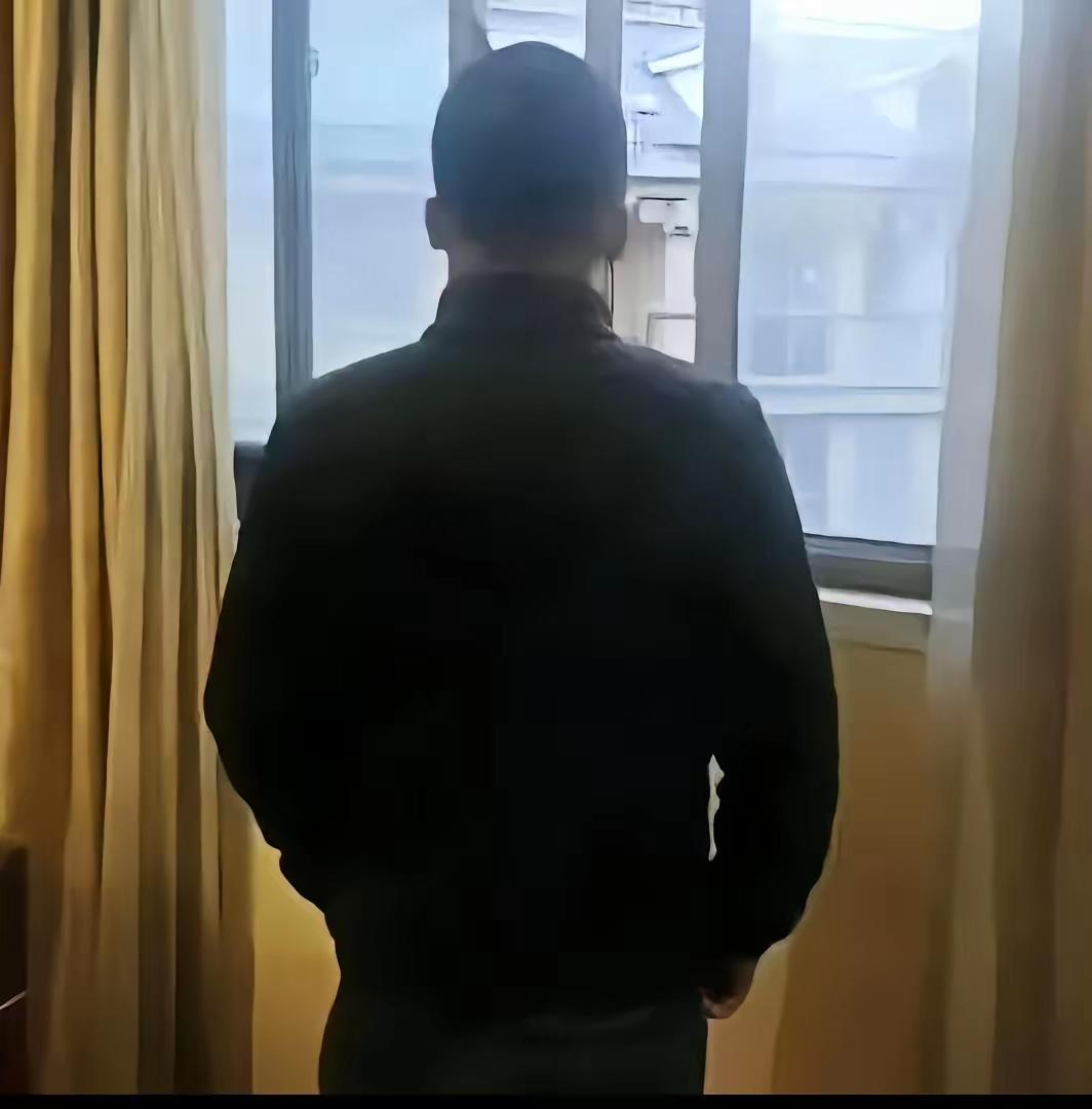 新京报记者韩福涛，屡破惊天大案，今又立新功，堪称国家、人民利益的守护神！
据报道