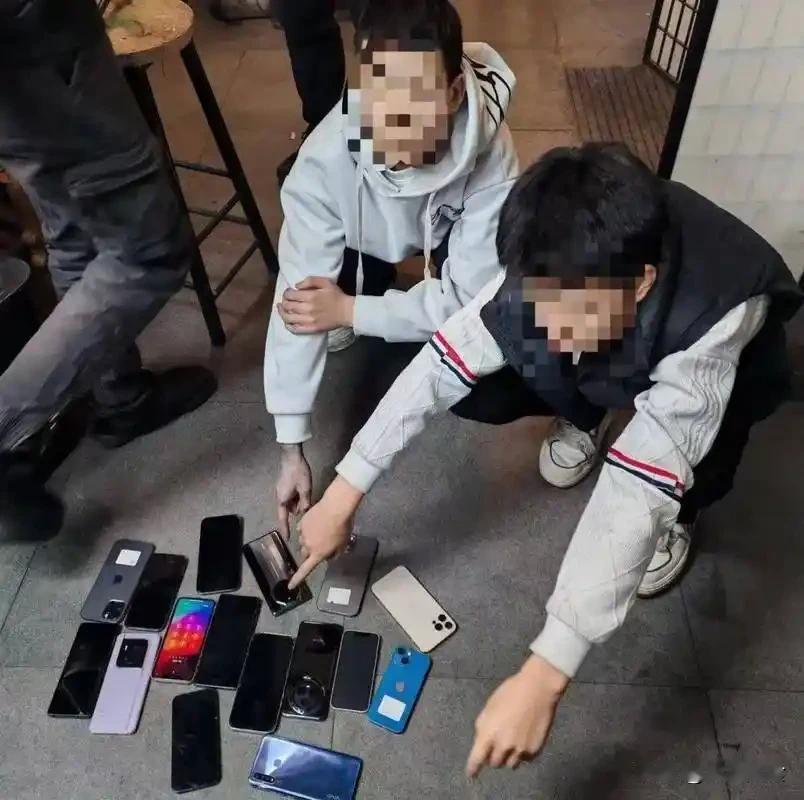 手机被偷被抢，切记先别报警！黄金3分钟救命流程，保住全部积蓄
 
外出出行，手机