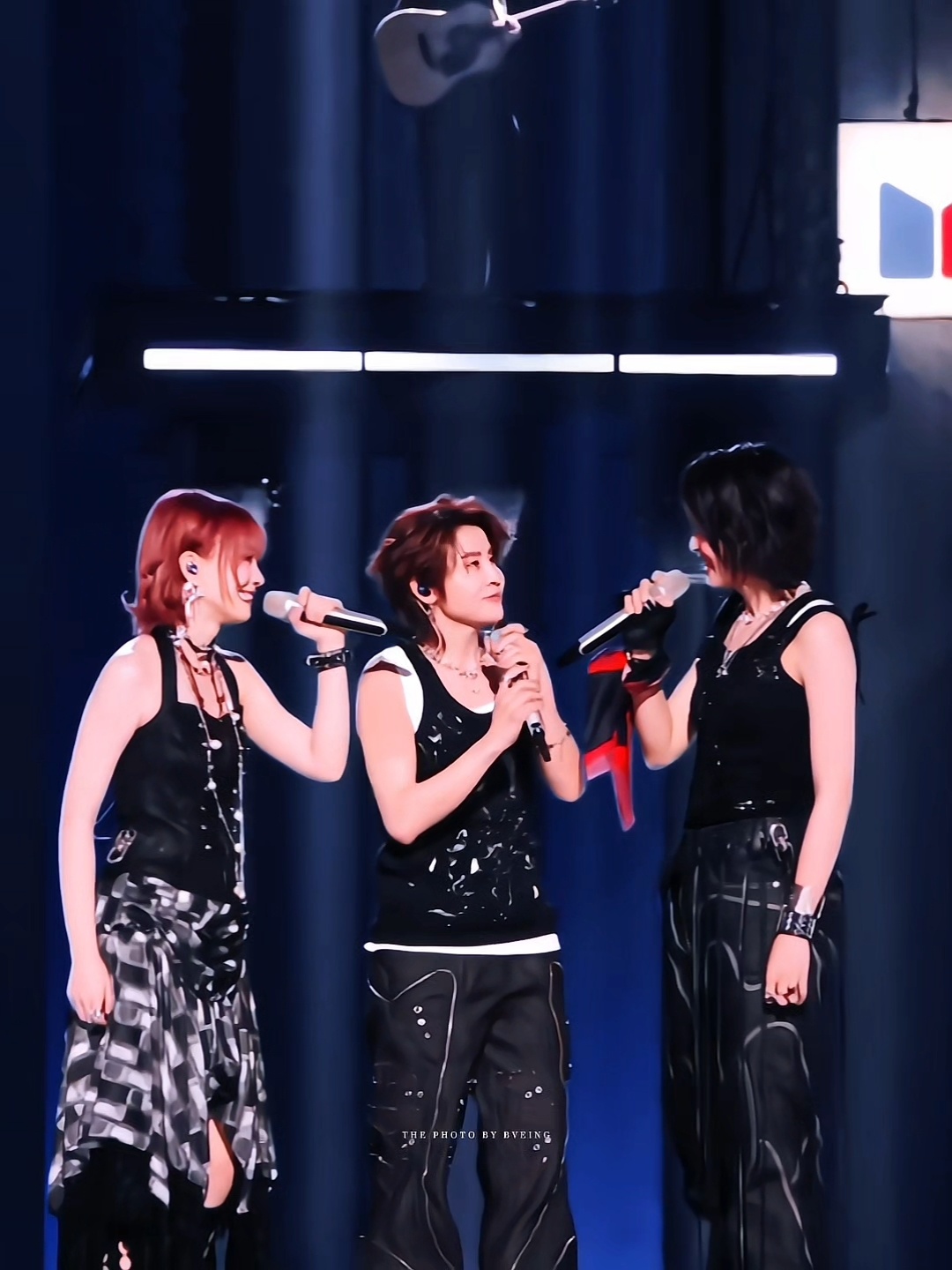 好喜欢这个moment，篇章唱完王濛黄灿灿就这样满眼崇拜和真诚地看着曾沛慈，与此