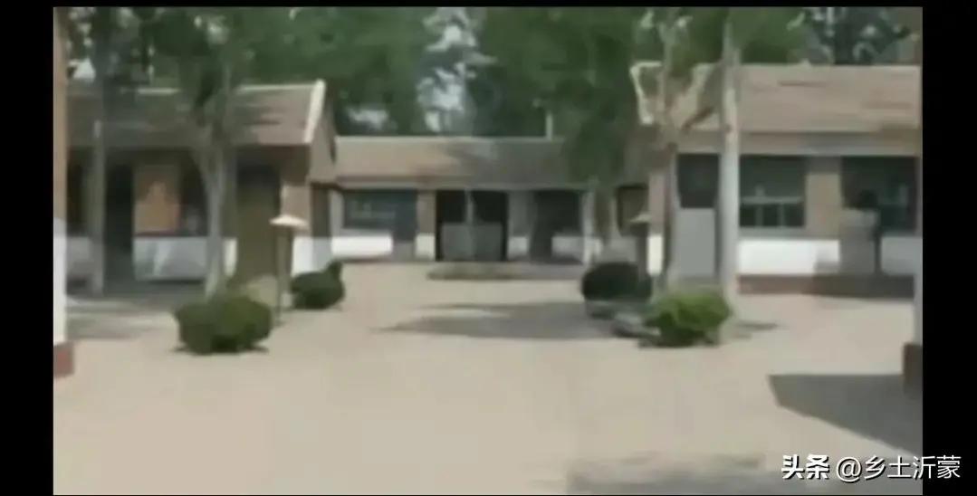 忽然想起，80年代上学的时候，发生的一件吓人的事情！

那时候，是五三学制。
