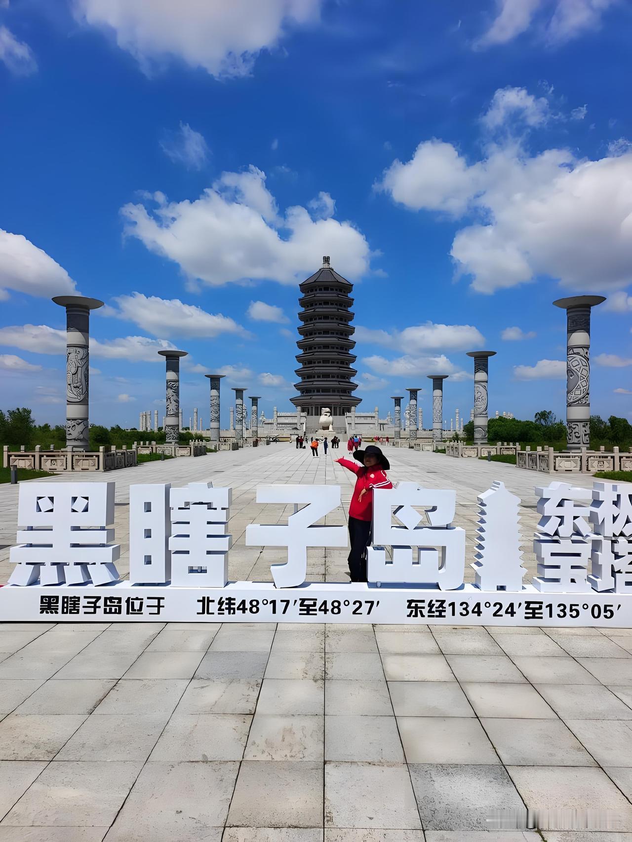 东北值得去的地方有很多

黑龙江:
哈尔滨中央大街，哈尔滨冰雪大世界，哈尔滨索菲