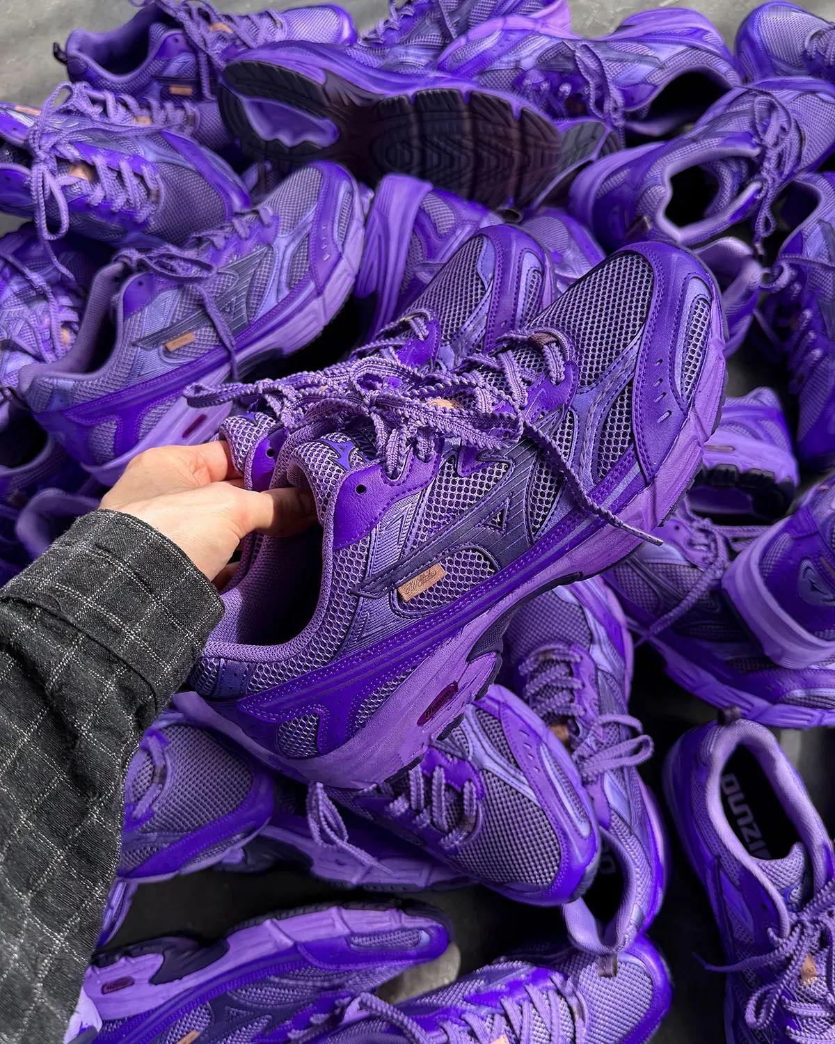 JW Studios x Mizuno MXR “Kuro Gaki” 