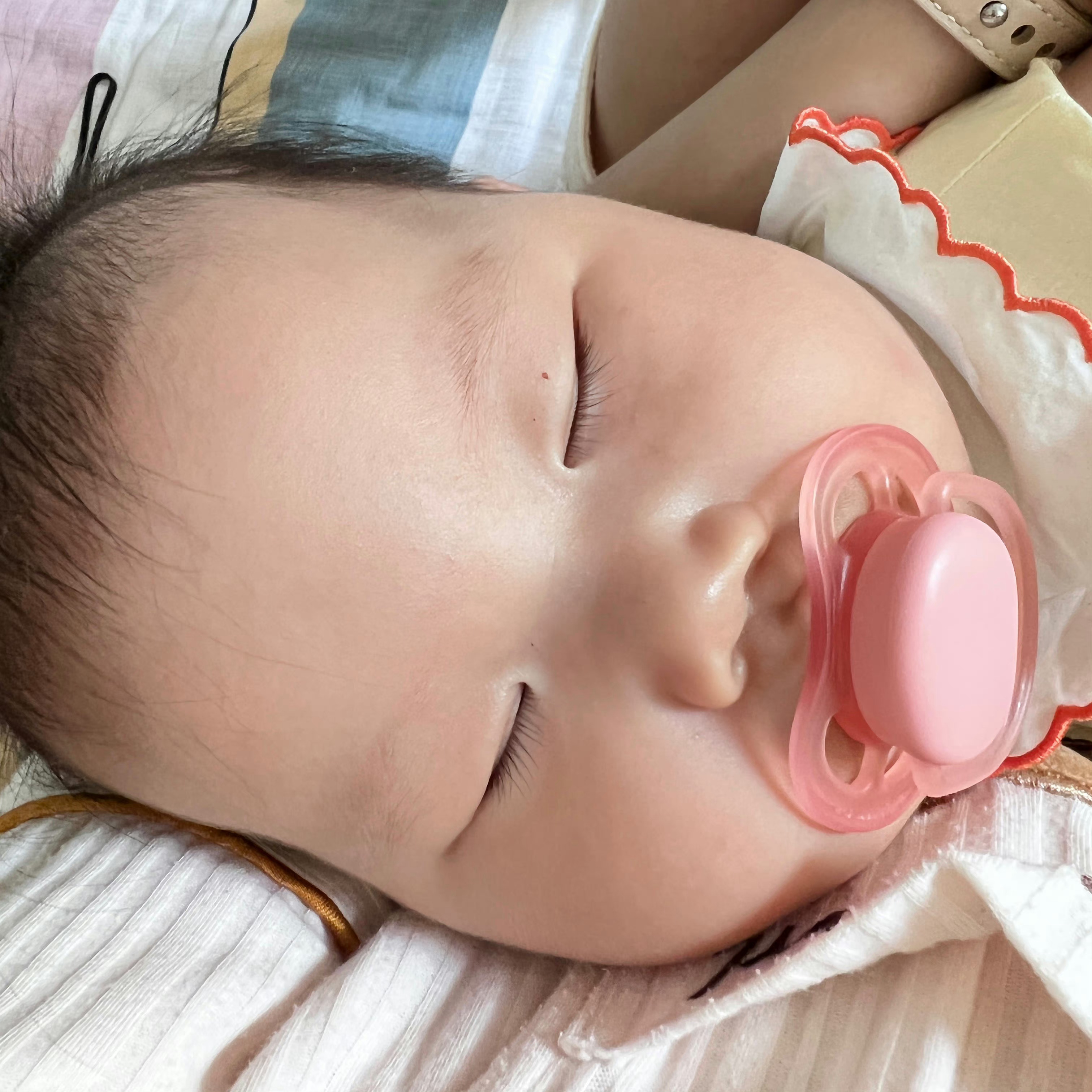 记录一下 我女儿可以不拉别人的手自己走路啦[送花花] ​​​
