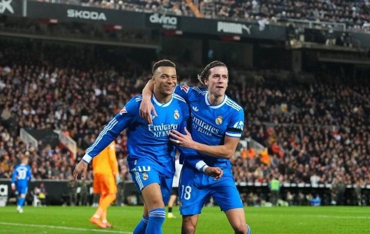 打脸来的如此之快！阿斯报在皇马客场挑战瓦伦西亚的赛前报道称皇马左后卫卡雷拉斯已经