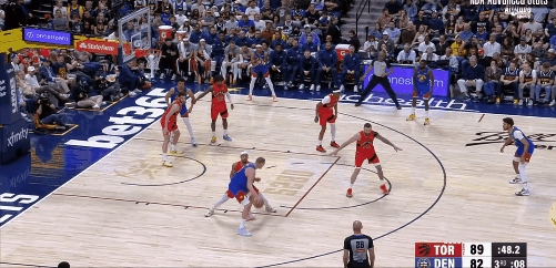 巴恩斯的防守是真的很顶，一个锋线防约基奇的背打，最后来个封盖NBA